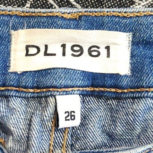 DL1961 RENEE SHORTS Size 26 - Picture 5 of 7